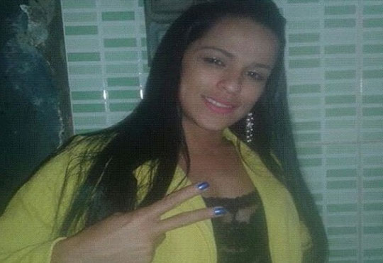 Mulher de 33 anos é morta na porta de sua residência com três tiros em Caetité