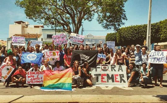Movimento estudantil realiza protesto contra a PEC 241 em Guanambi e Caetité