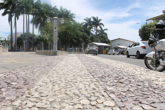Falta de acessibilidade atrapalha o livre trânsito em Brumado