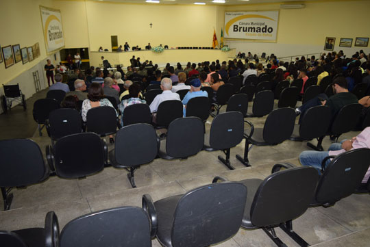 Legislativo encerra semestre entregando títulos a novos cidadãos brumadenses