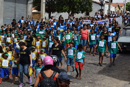 Brumado: Escola Oscarlina realiza caminhada de conscientização ecológica