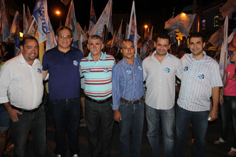 Eleições 2014: Luciano Ribeiro arrastou um rio de pessoas em caminhada pelas ruas de Brumado