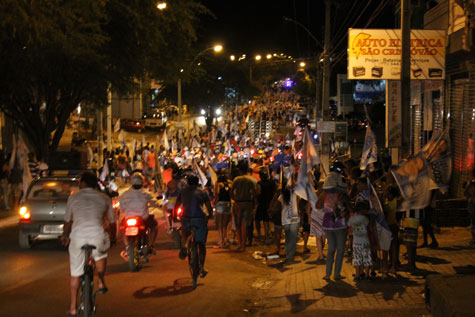 Eleições 2014: Aliados de Luciano Ribeiro realizam caminhada pelas ruas de Brumado