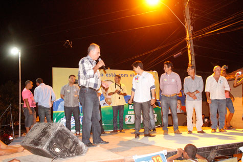 Eleições 2014: Vitor Bonfim realiza última caminhada de campanha em Brumado
