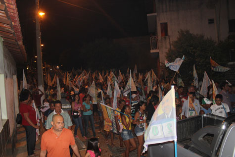 Eleições 2014: Ao lado de Aguiberto, Vítor Bonfim e Erivelton Santana realizam caminhada em Brumado