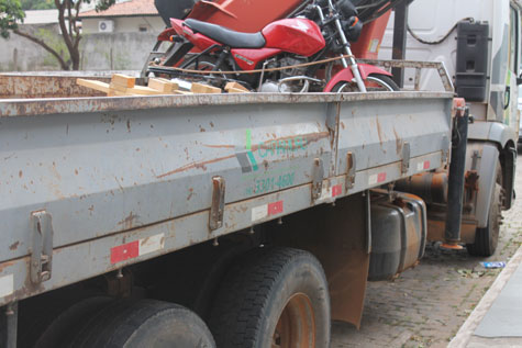 Brumado: Serralheiro sofre fratura na perna após pedra ser arremessada de caminhão