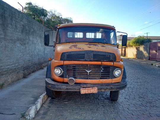 Polícia militar recupera caminhão roubado no Bairro São Félix em Brumado