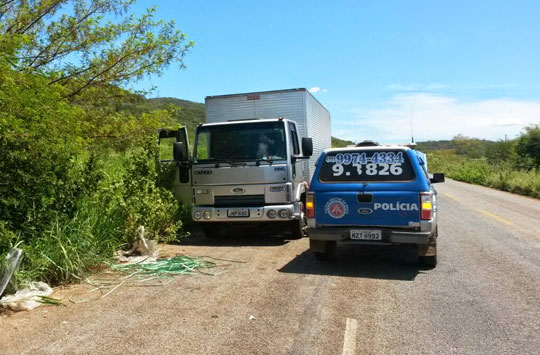 Caminhão roubado é recuperado em Riacho de Santana