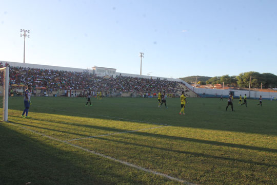 Quatro jogos com direito a chocolate no Campeonato Brumadense de Futebol