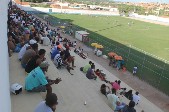 Desportistas comemoraram o retorno do campeonato brumadense de futebol