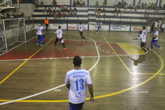 Goleada de 10x3 é destaque no início do 33º Campeonato Brumadense de Futsal
