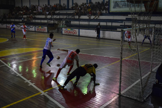 Big Lanches quebra invencibilidade do Ajax e é lider do campeonato brumadense de futsal