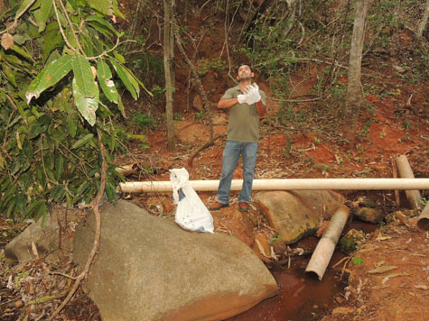 Brumado: Canalização que prejudicava fluxo é retirada do Riacho do Sapé