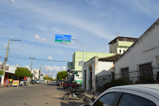 Carinhanha recebe obras de sinalização de trânsito conquistadas pela deputada Ivana Bastos