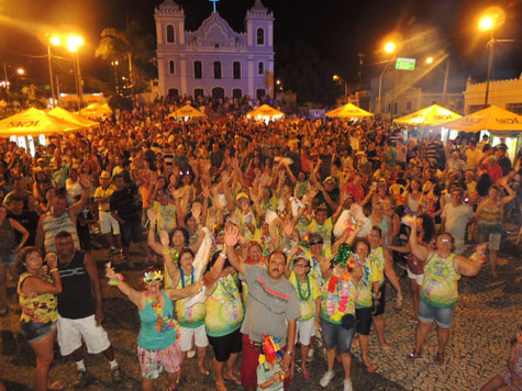 Brumado: Carnaval da terceira idade sacudiu o chão da praça