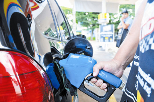 Petrobras vai fazer caixa com gasolina mais cara do mundo