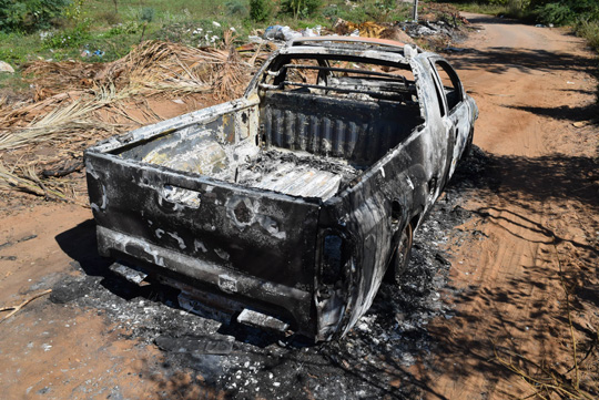 Brumado: Carro incendiado está há dois dias bloqueando o caminho da cascalheira