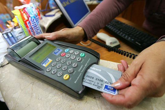 Anefac: Juros do cartão de crédito se aproximam de 300% ao ano