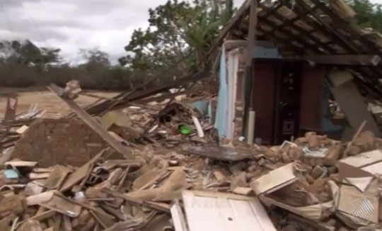 Família se desespera ao ter casa demolida e polícia apura autoria em Vitória da Conquista
