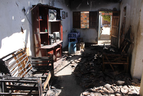 Brumado: Aposentada tem casa arrombada e incendiada na Vila Presidente Vargas