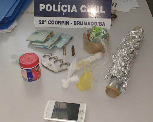 Casal que escondia drogas em casa é preso pela polícia em Brumado