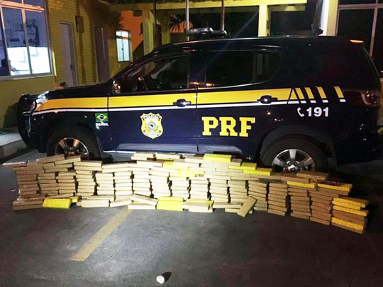 Vitória da Conquista: Casal é preso com 200 kg de maconha em fiscalização