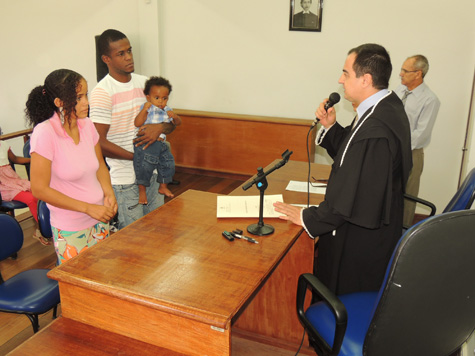 Mesmo cumprindo pena, Nego Drama se casa no Fórum Dr. Duarte Moniz em Brumado
