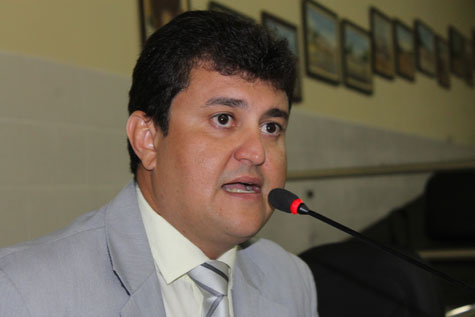 BR-030: Castilho Viana faz críticas ao trecho Brumado/Tanhaçu e acusa governo de negligência