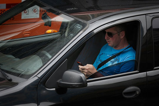 Multas de trânsito sobem até 66% e usar celular passa a ser infração gravíssima