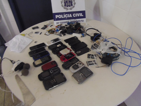 Brumado: Presos mantinham 16 celulares na custódia