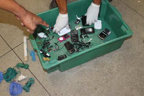 Brumado: Polícia encontra vários celulares durante vistoria na cadeia