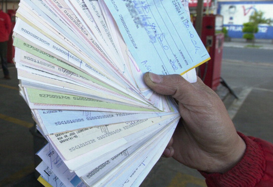 Devolução de cheque sem fundo atingiu maior taxa para agosto em 24 anos