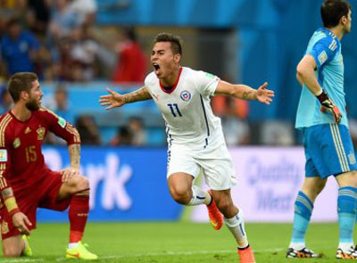 Chile vence por 2 a 0 e elimina a Espanha da Copa do Mundo