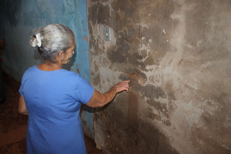 Brumado: Casa de idosa é invadida pela água da chuva