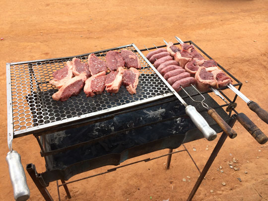 Bandidos assaltam açougue e exigem picanha para churrasco em Brumado