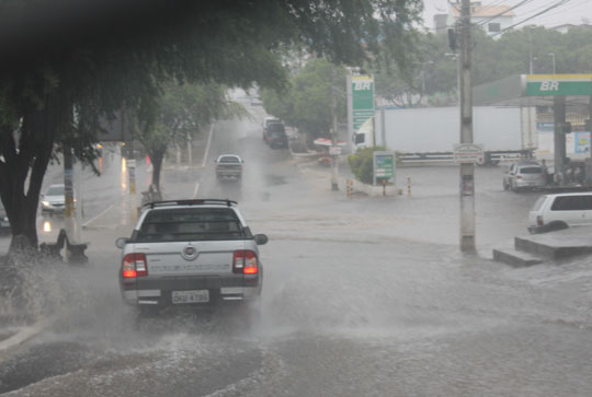 Meteorologia prevê que deve continuar chovendo em Brumado