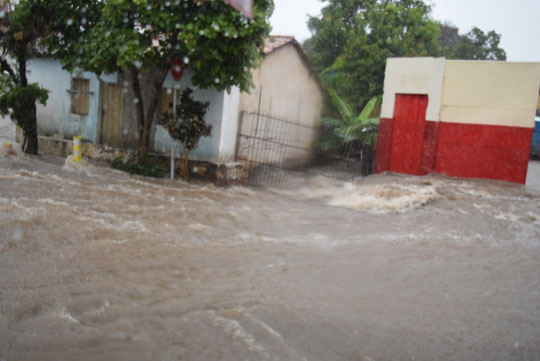 Brumado: Chuva provoca pontos de alagamento, desabamentos e outros transtornos