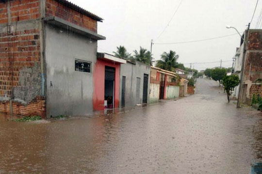 Malhada de Pedras: Chuva de granizo causa estragos e população fica assustada