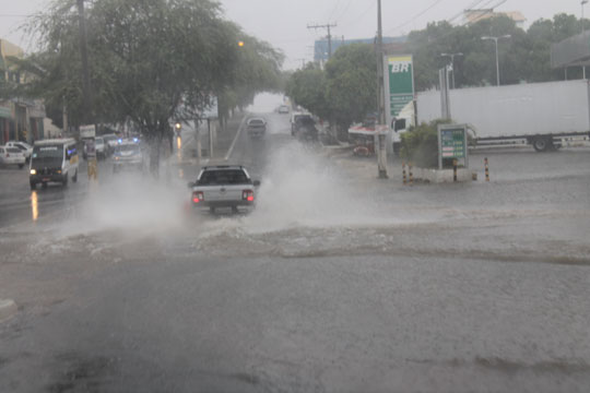 Inema: Massa de ar quente reduz chuvas na Bahia nos próximos dias