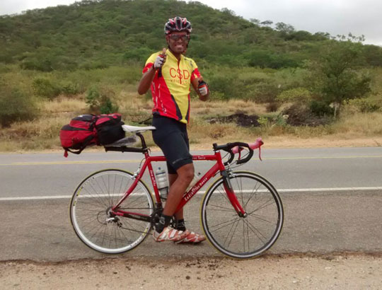 Ciclista pedala de Salvador até Brumado se preparando para competição internacional