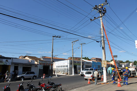 Rompimento de cabos causa blecaute em Brumado