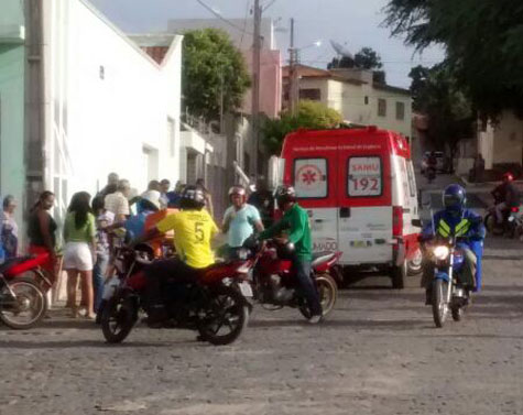 Brumado: Motos colidem na Praça dos Trabalhadores