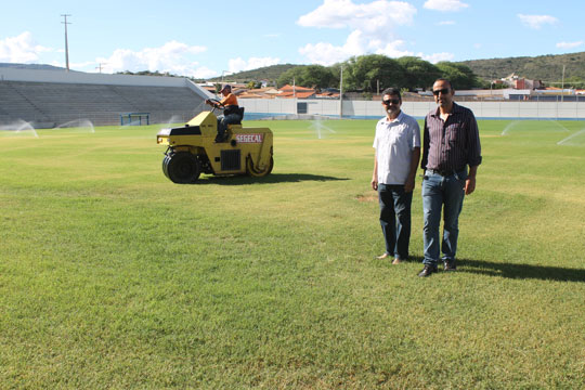 Brumado: Começa a compactação do gramado do Estádio dos Prazeres