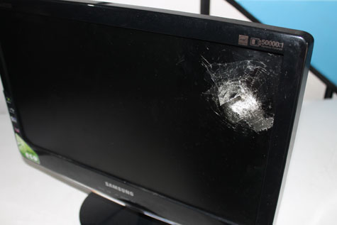 Brumado: Bandido dispara contra mulher, mas acerta computador em assalto a distribuidora de bebidas