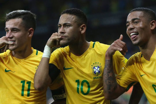 Brasil vence Argentina e segue na liderança das Eliminatórias