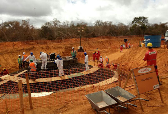 Parque Eólico de Brumado recebe base para primeira torre geradora