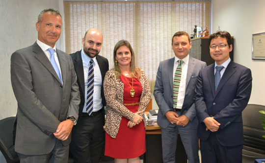 Ivana Bastos recebe representantes de empresas italiana e sul-coreana e da Bahiafarma