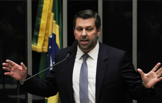 PSDB afasta Aécio Neves da presidência do partido