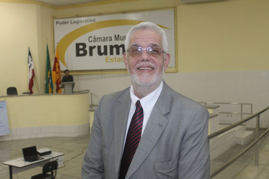 Solla exalta ex-prefeito Eduardo Vasconcelos por seu empenho na evolução da saúde em Brumado