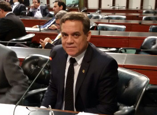 'Sem estrada, sem segurança e sem esperança por uma Bahia melhor', diz deputado Luciano Ribeiro